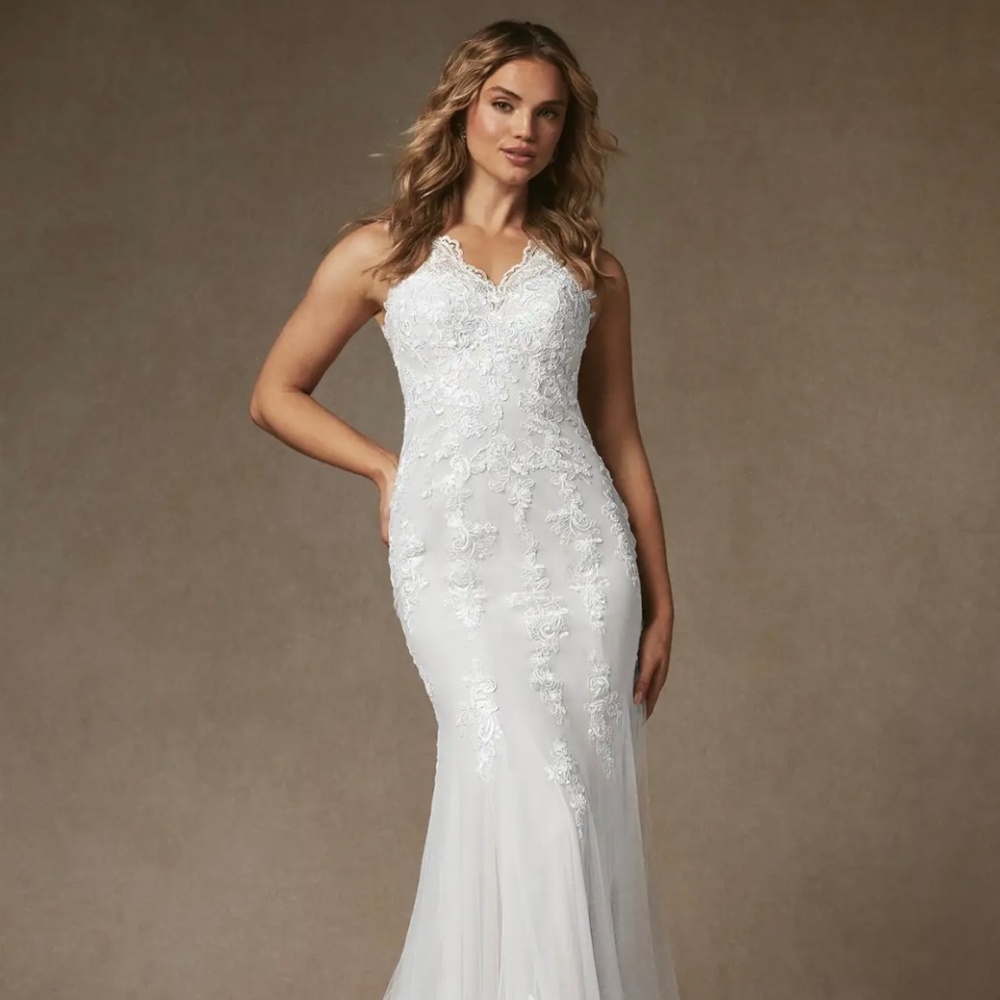 Azazie Honeydew Diamond White Wedding Dress Size WD8